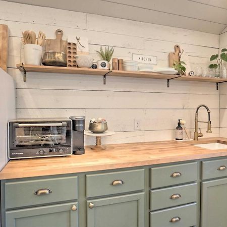 Rustic Rapid City Farmhouse With Mountain Views 외부 사진