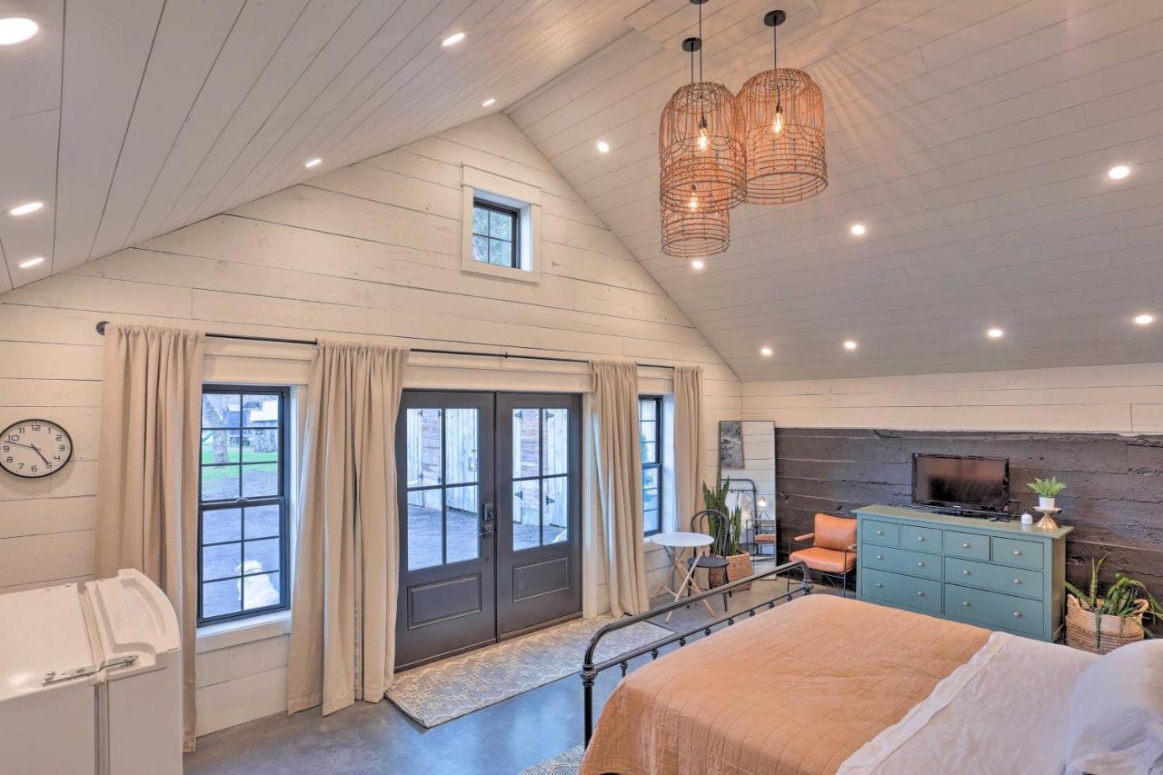 Rustic Rapid City Farmhouse With Mountain Views 외부 사진