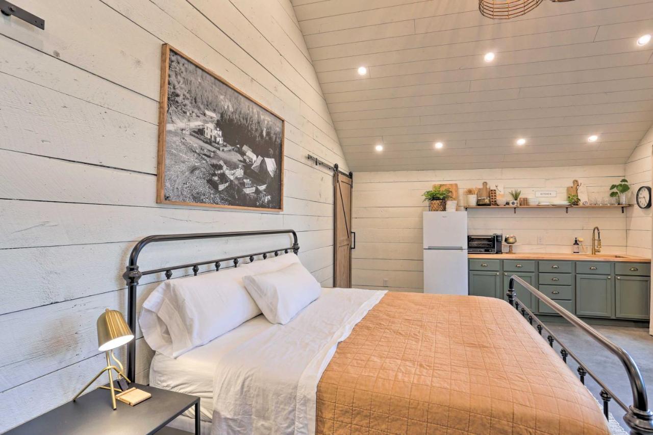 Rustic Rapid City Farmhouse With Mountain Views 외부 사진