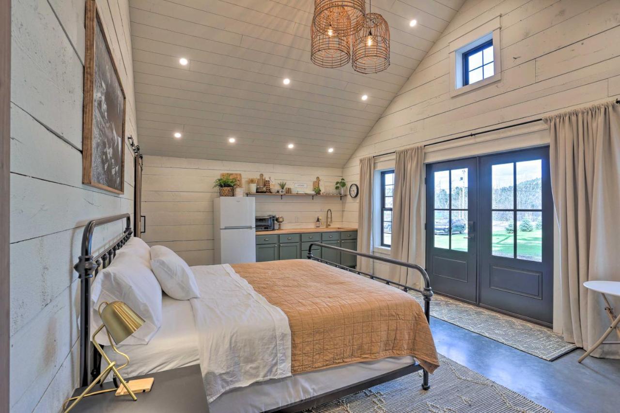 Rustic Rapid City Farmhouse With Mountain Views 외부 사진