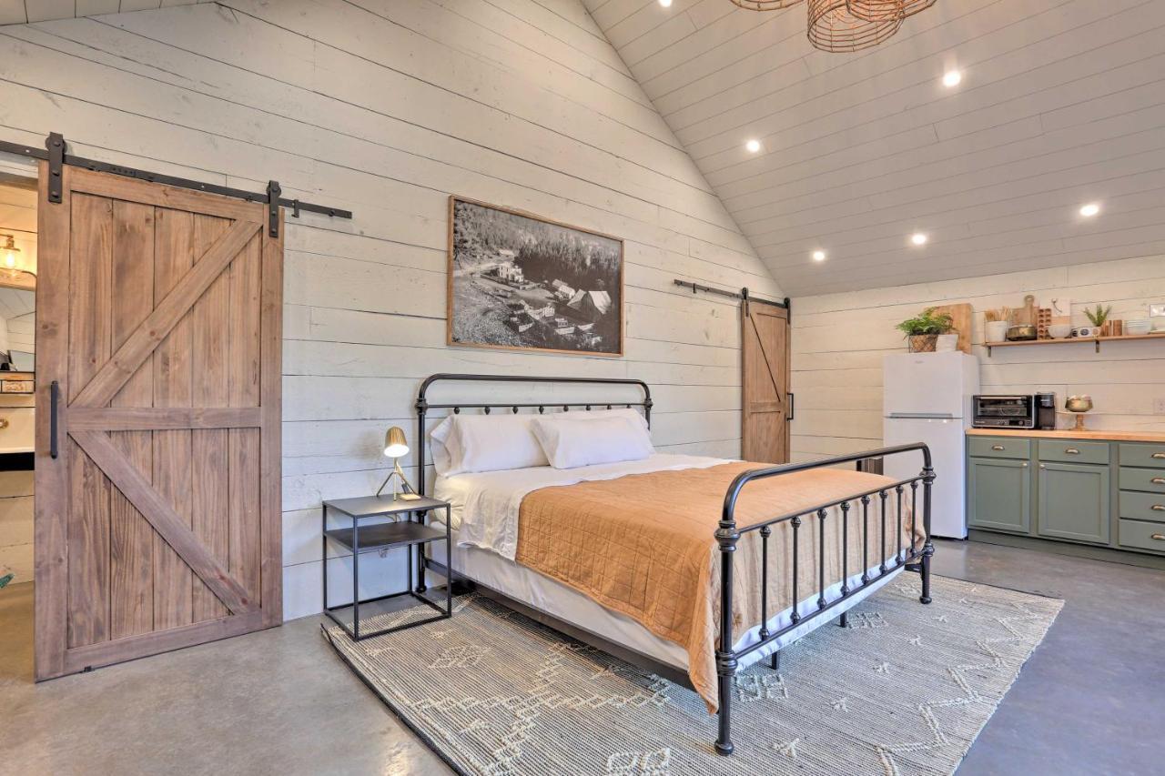 Rustic Rapid City Farmhouse With Mountain Views 외부 사진