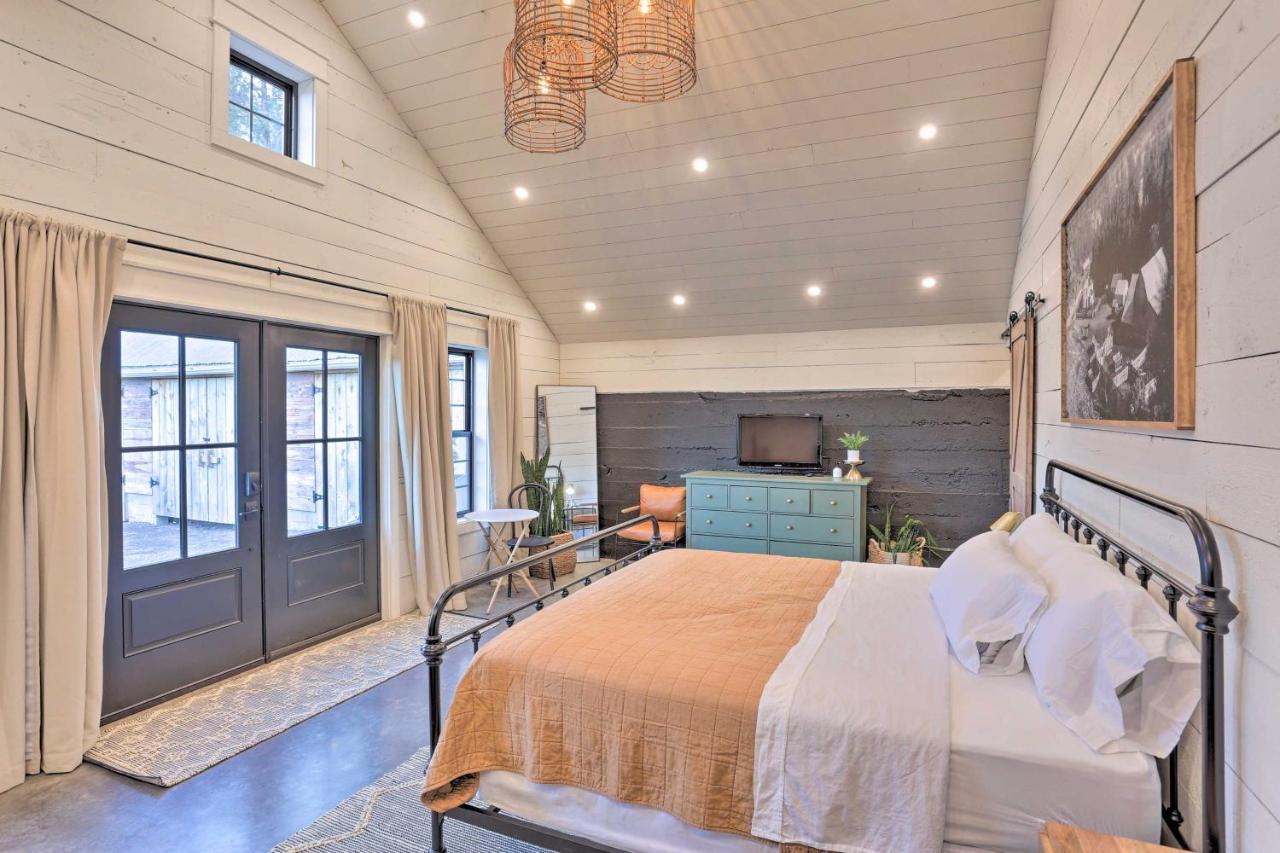 Rustic Rapid City Farmhouse With Mountain Views 외부 사진