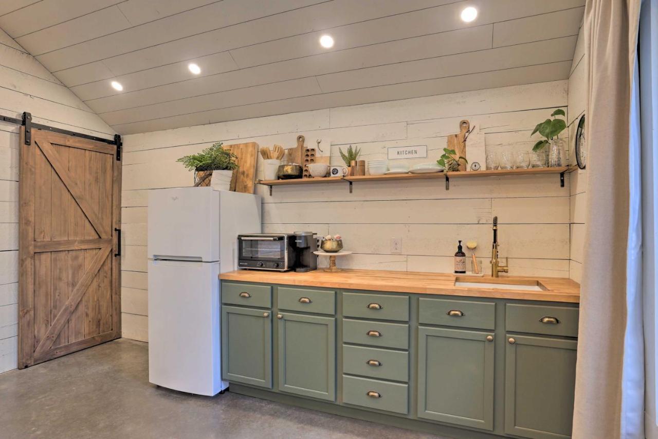 Rustic Rapid City Farmhouse With Mountain Views 외부 사진