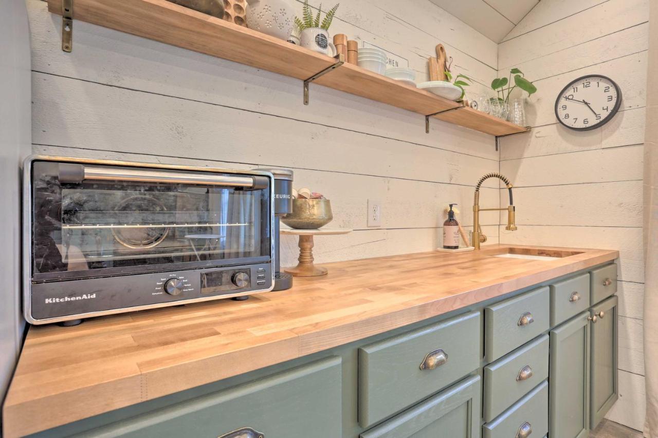 Rustic Rapid City Farmhouse With Mountain Views 외부 사진